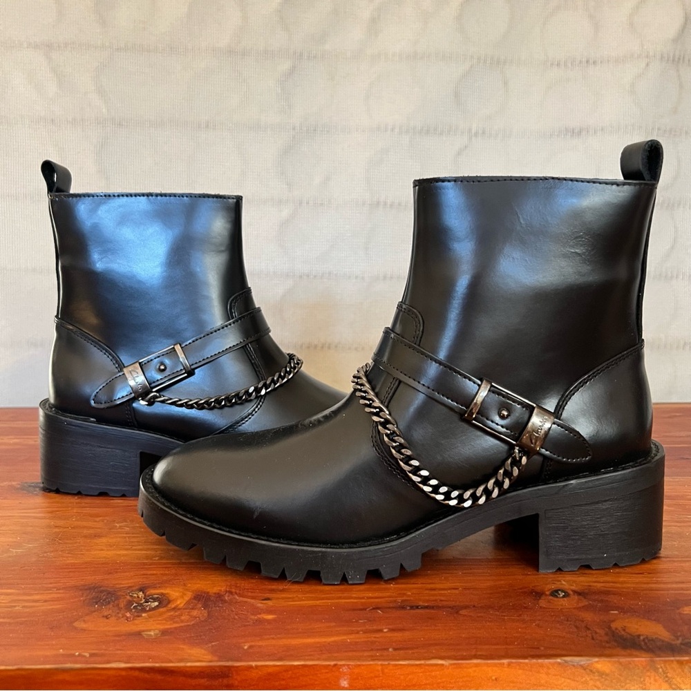 NIB! CLARKS ROSELEIGH Leather High Boots in Black Size 9